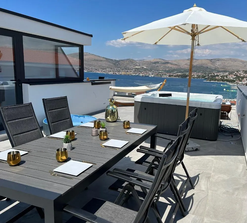Penthouse Oceanview Apartment Trogir